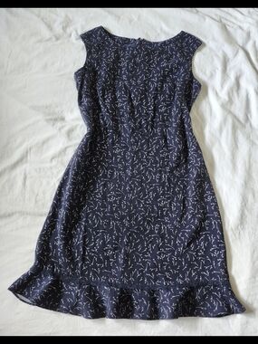 Liz Claiborne Navy Mini Dress with White Floral Print and Ruffle Hem